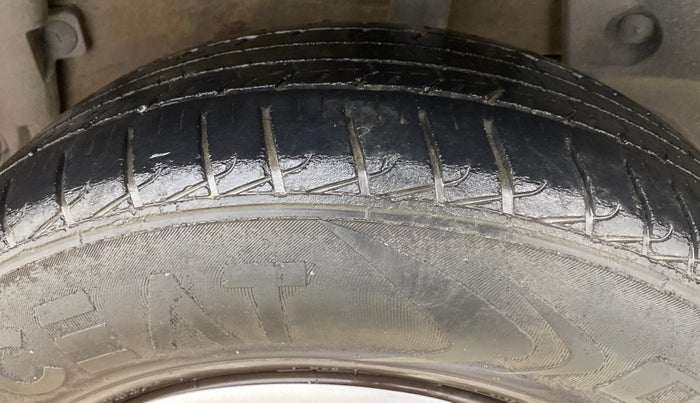 2016 Renault Duster 85 PS RXL DIESEL, Diesel, Manual, 1,29,567 km, Left Rear Tyre Tread