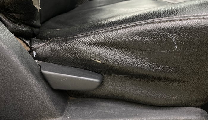 2016 Renault Duster 85 PS RXL DIESEL, Diesel, Manual, 1,29,567 km, Driver Side Adjustment Panel