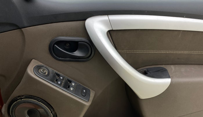 2016 Renault Duster 85 PS RXL DIESEL, Diesel, Manual, 1,29,567 km, Driver Side Door Panels Control