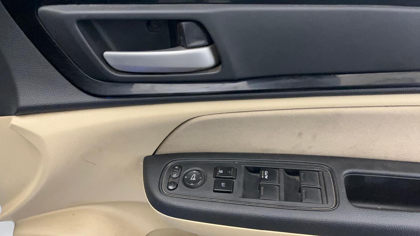 2019 Honda Amaze 1.2L I-VTEC VX, Petrol, Manual, 87,979 km, Driver Side Door Panels Control