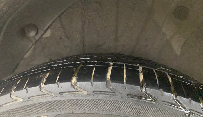 2013 Hyundai i20 MAGNA (O) 1.2, Petrol, Manual, 1,01,648 km, Right Rear Tyre Tread