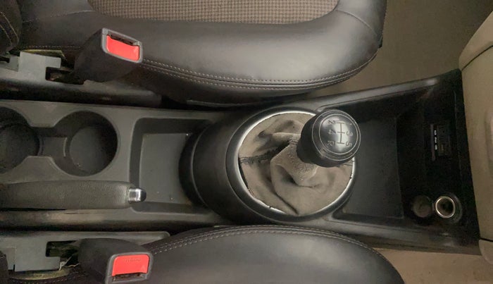 2013 Hyundai i20 MAGNA (O) 1.2, Petrol, Manual, 1,01,648 km, Gear Lever