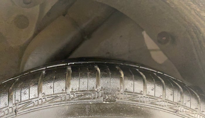 2013 Hyundai i20 MAGNA (O) 1.2, Petrol, Manual, 1,01,648 km, Left Rear Tyre Tread