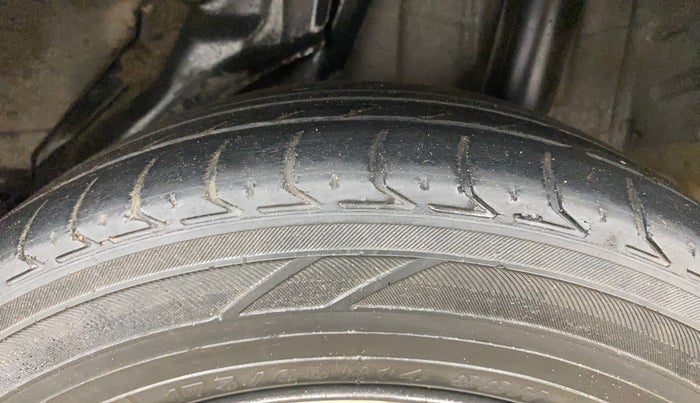 2014 Honda Amaze 1.5L I-DTEC S, Diesel, Manual, 1,19,244 km, Left Rear Tyre Tread