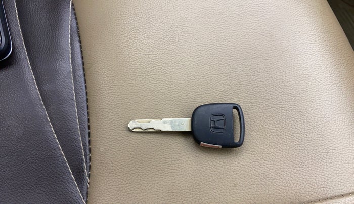 2014 Honda Amaze 1.5L I-DTEC S, Diesel, Manual, 1,19,244 km, Key Close Up