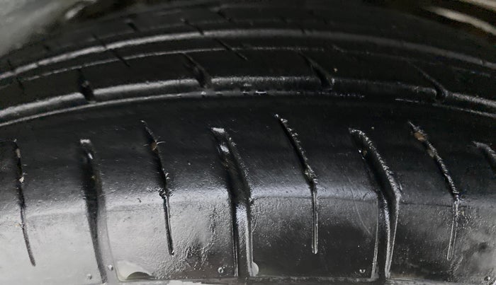 2010 Maruti A Star VXI, Petrol, Manual, 21,746 km, Left Rear Tyre Tread