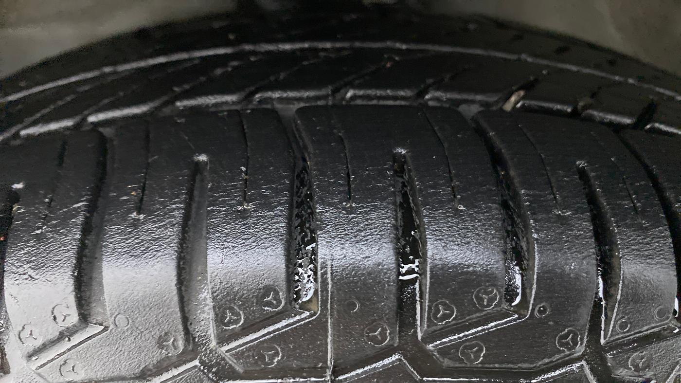 2010 Maruti A Star VXI, Petrol, Manual, 21,746 km, Left Front Tyre Tread