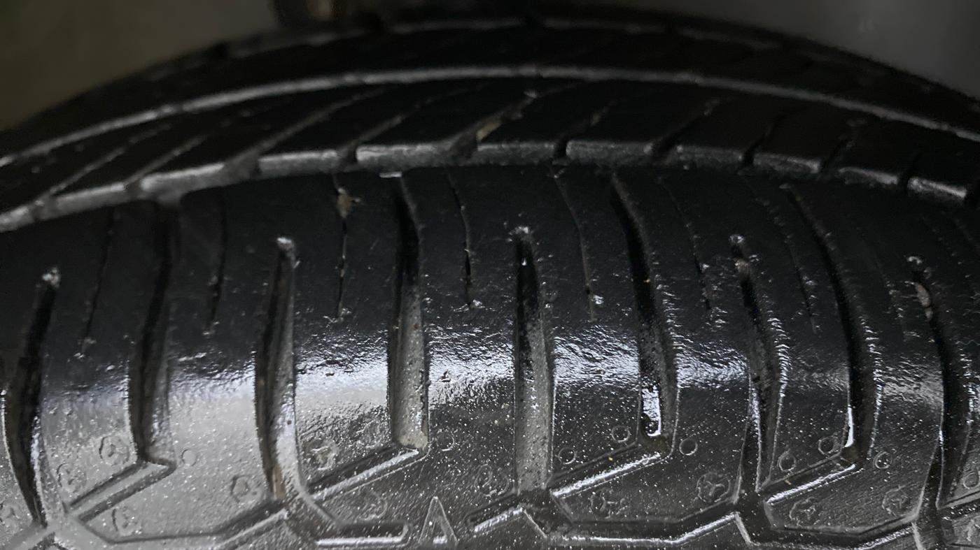 2010 Maruti A Star VXI, Petrol, Manual, 21,746 km, Right Front Tyre Tread