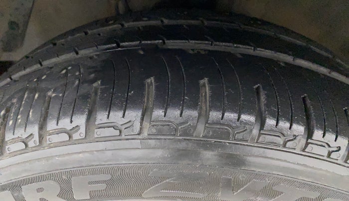 2013 Hyundai i20 SPORTZ 1.4 CRDI, Diesel, Manual, 88,211 km, Left Front Tyre Tread