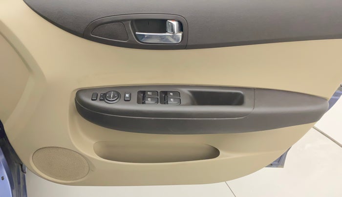 2013 Hyundai i20 SPORTZ 1.4 CRDI, Diesel, Manual, 88,211 km, Driver Side Door Panels Control