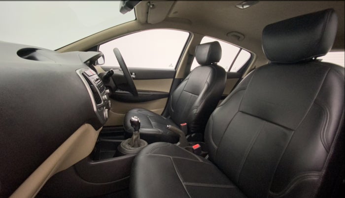 2013 Hyundai i20 SPORTZ 1.4 CRDI, Diesel, Manual, 88,211 km, Right Side Front Door Cabin