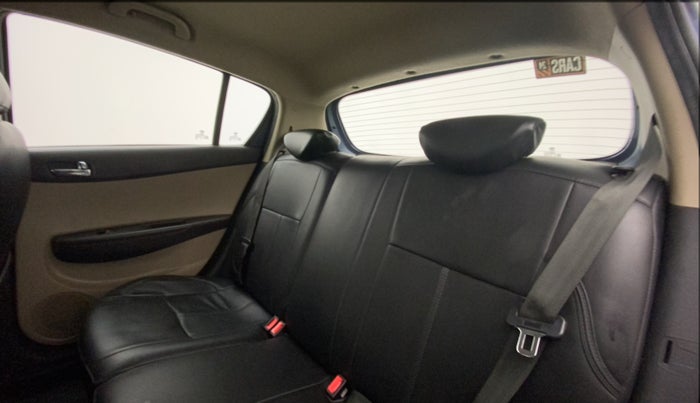 2013 Hyundai i20 SPORTZ 1.4 CRDI, Diesel, Manual, 88,211 km, Right Side Rear Door Cabin