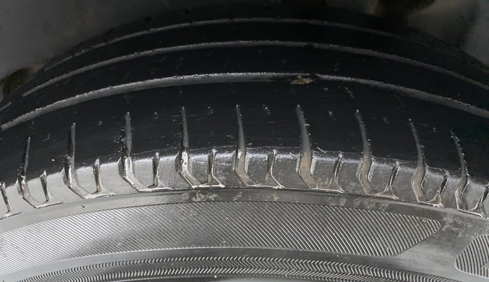 2020 Maruti Dzire VXI, Petrol, Manual, 32,789 km, Left Rear Tyre Tread