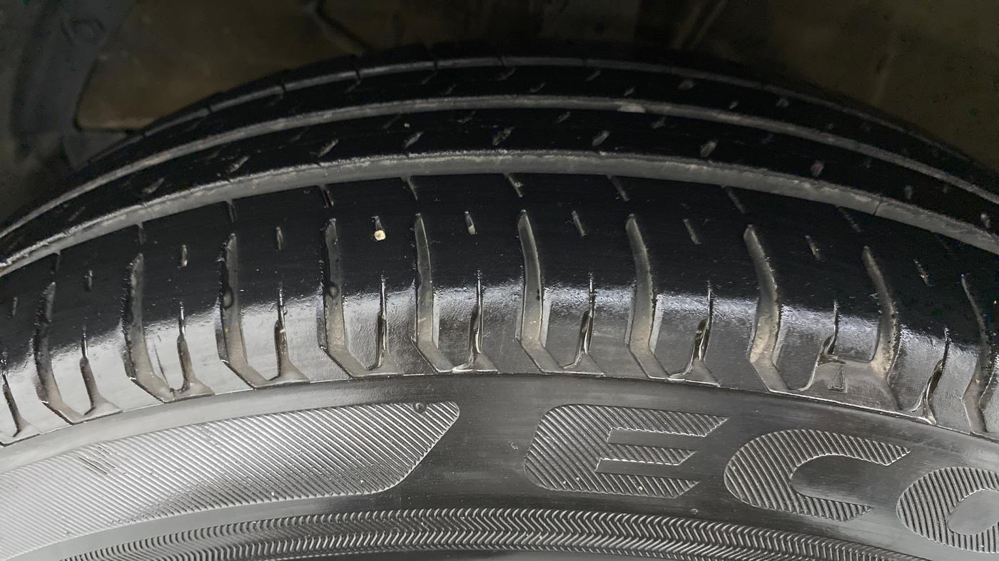 2020 Maruti Dzire VXI, Petrol, Manual, 32,789 km, Left Front Tyre Tread