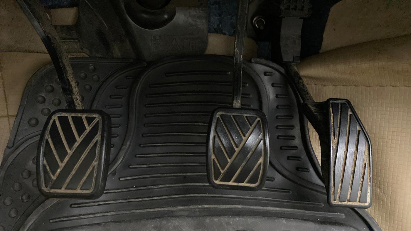 2020 Maruti Dzire VXI, Petrol, Manual, 32,789 km, Pedals