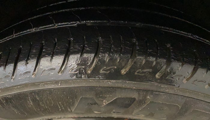 2020 Maruti Baleno DELTA PETROL 1.2, Petrol, Manual, 37,755 km, Right Front Tyre Tread