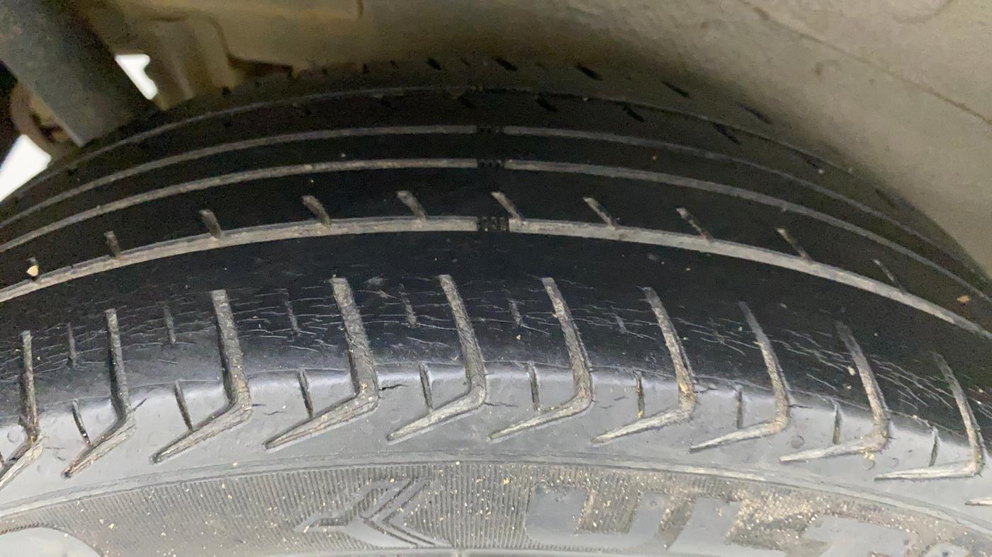 2013 Maruti Wagon R 1.0 VXI, Petrol, Manual, 71,857 km, Right Rear Tyre Tread