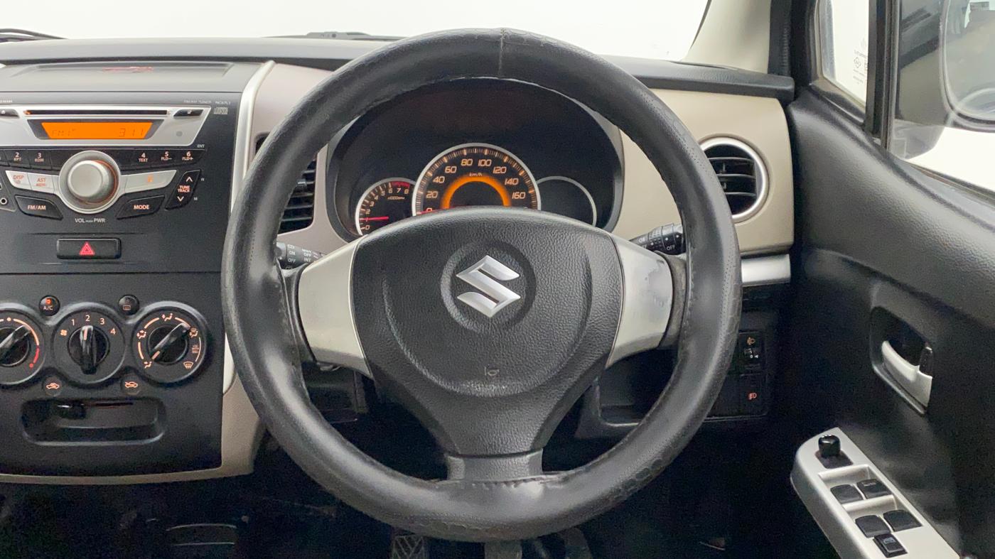 2013 Maruti Wagon R 1.0 VXI, Petrol, Manual, 71,857 km, Steering Wheel Close Up