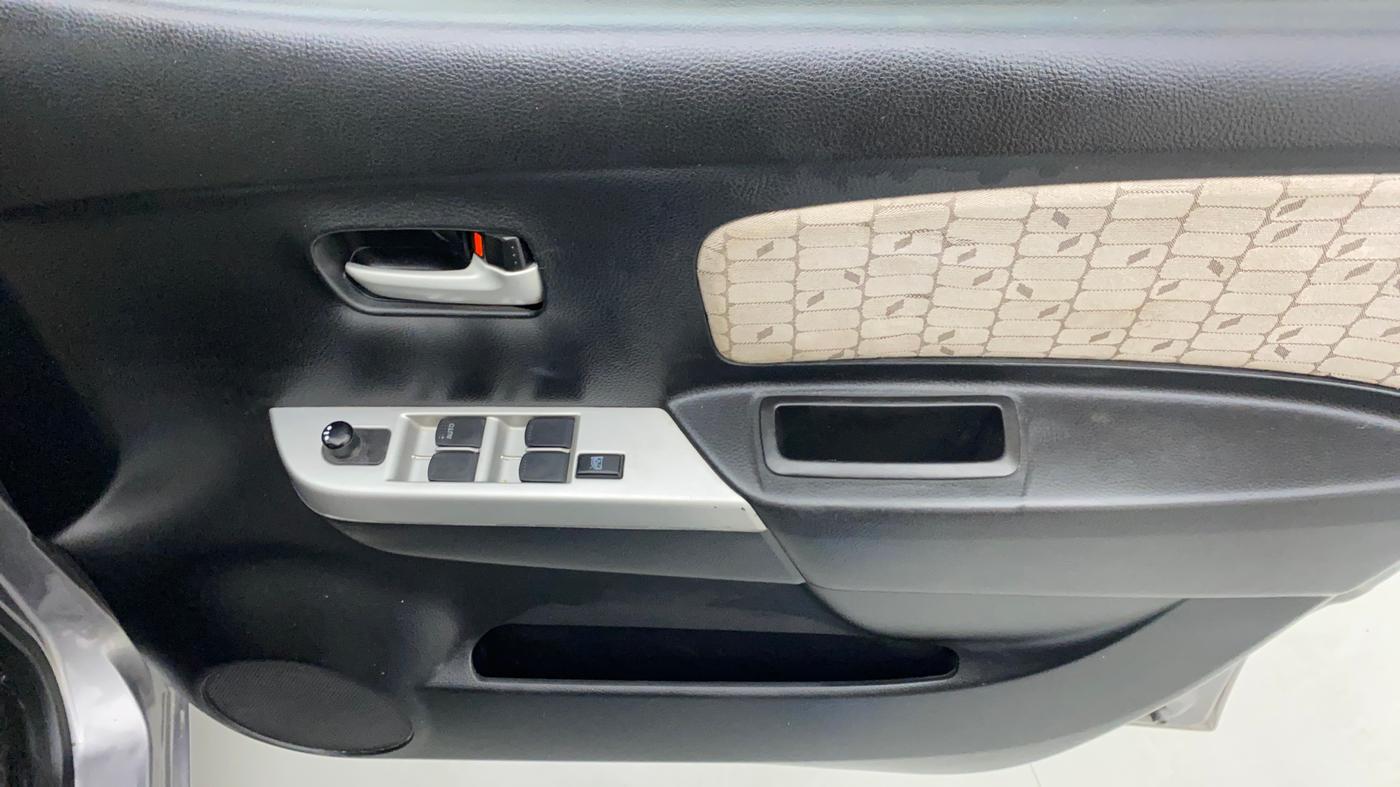 2013 Maruti Wagon R 1.0 VXI, Petrol, Manual, 71,857 km, Driver Side Door Panels Control