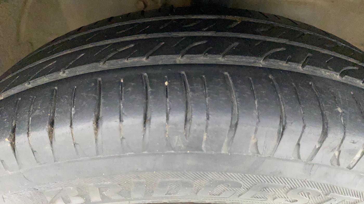 2013 Maruti Wagon R 1.0 VXI, Petrol, Manual, 71,857 km, Right Front Tyre Tread