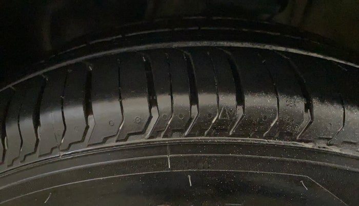 2018 Maruti IGNIS DELTA 1.2 AMT, Petrol, Automatic, 32,631 km, Left Front Tyre Tread