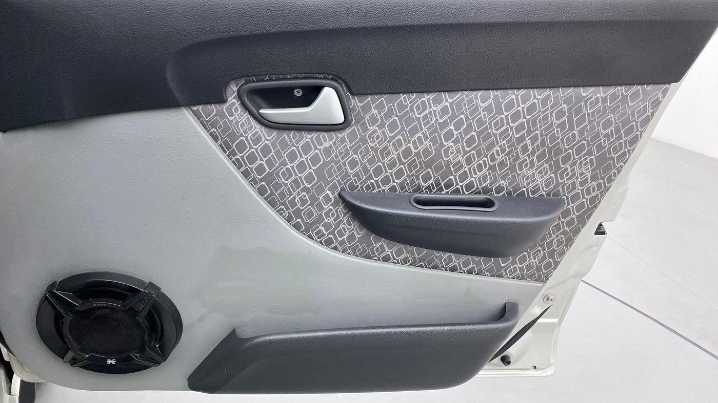 2017 Maruti Alto 800 LXI, Petrol, Manual, 31,401 km, Driver Side Door Panels Control