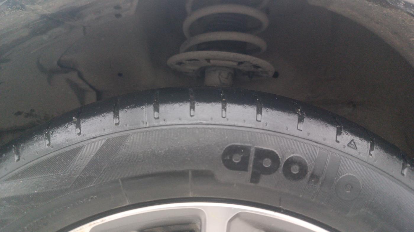 2019 Maruti Ciaz ALPHA  AT 1.5 SHVS PETROL, Petrol, Automatic, 27,453 km, Left Front Tyre Tread