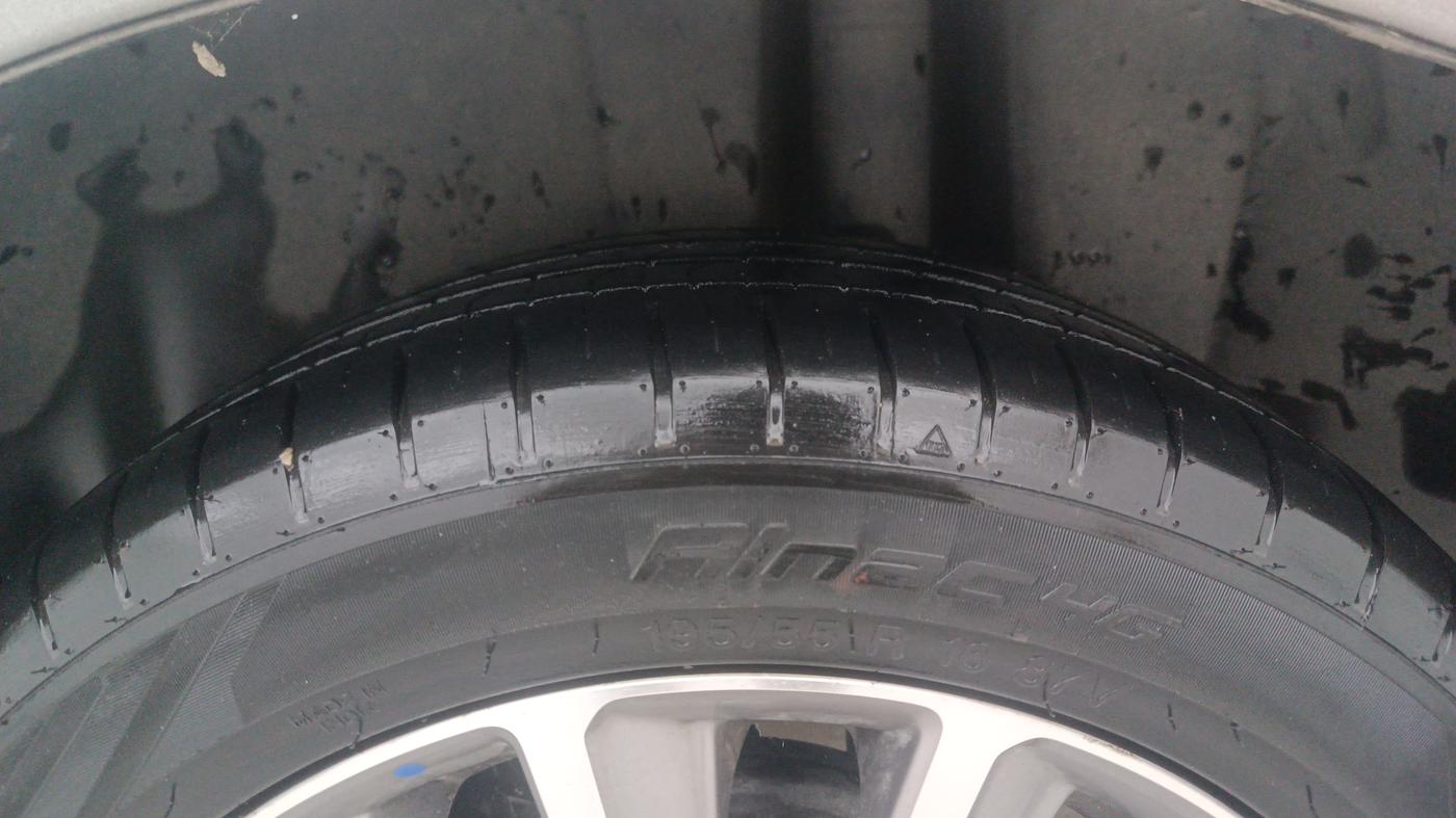 2019 Maruti Ciaz ALPHA  AT 1.5 SHVS PETROL, Petrol, Automatic, 27,453 km, Left Rear Tyre Tread