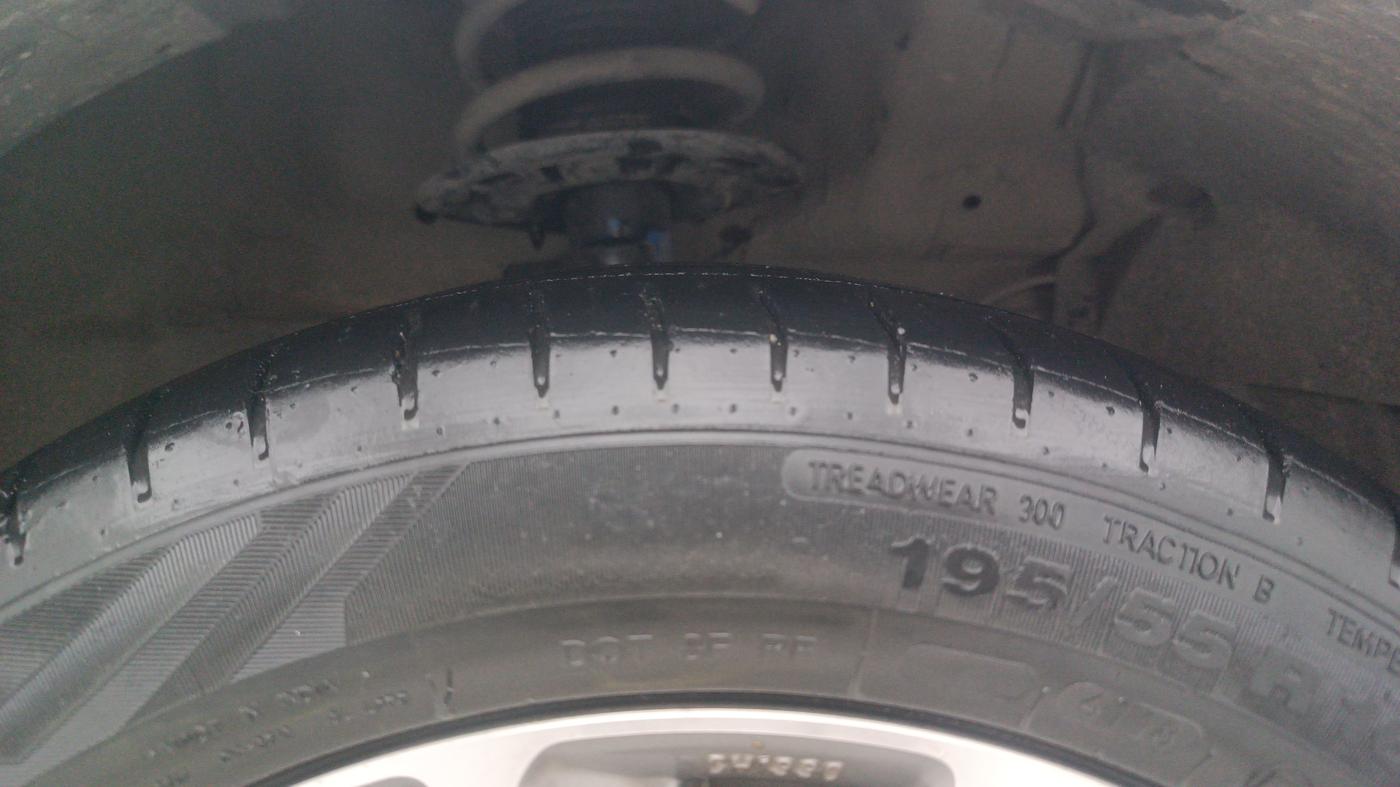 2019 Maruti Ciaz ALPHA  AT 1.5 SHVS PETROL, Petrol, Automatic, 27,453 km, Right Front Tyre Tread