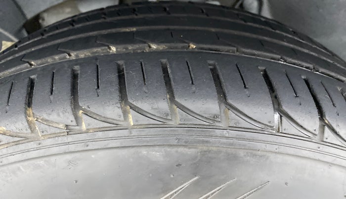 2014 Nissan Terrano XV PREMIUM 110 PS DEISEL, Diesel, Manual, 76,064 km, Left Front Tyre Tread