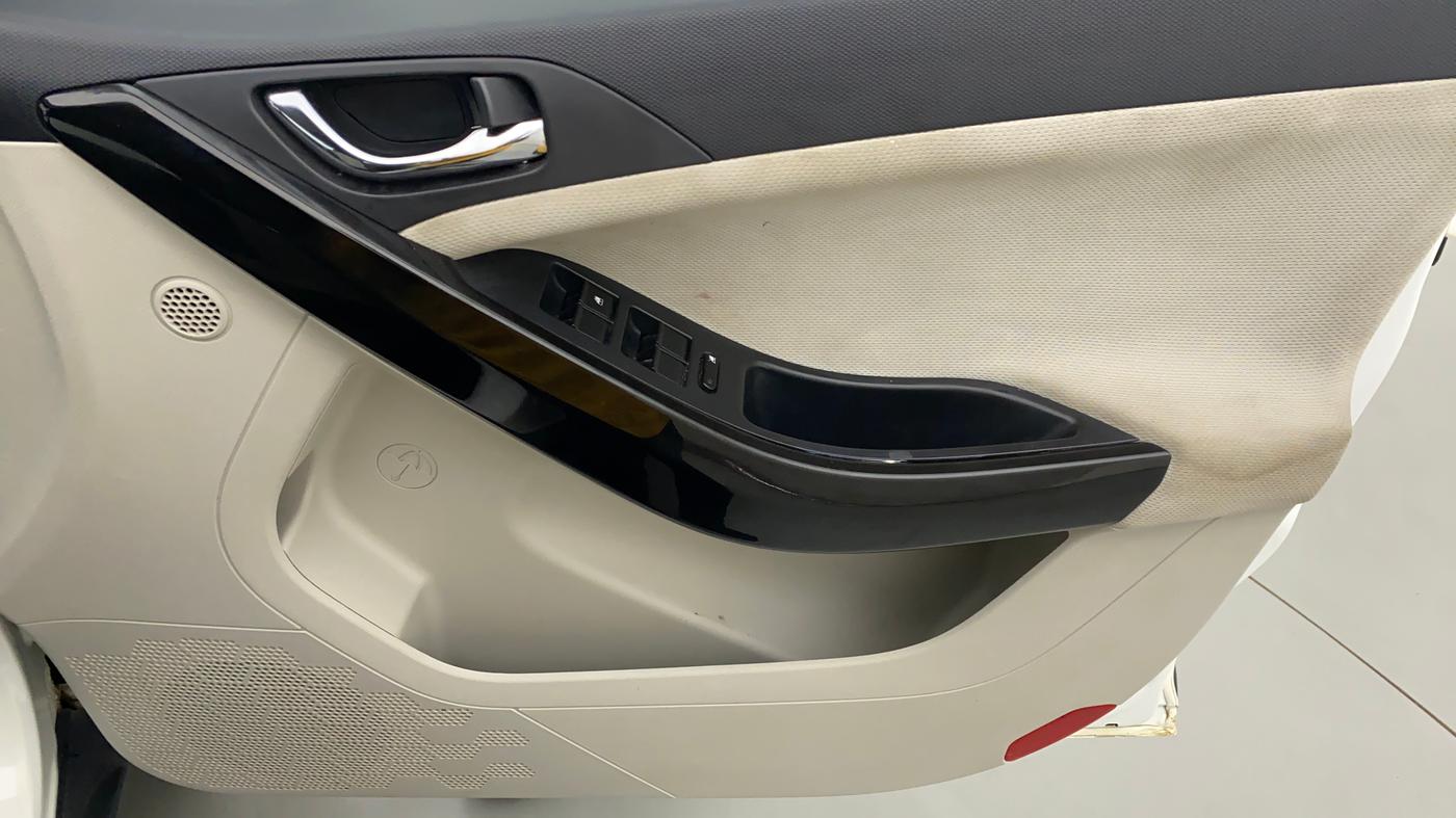 2020 Tata NEXON XZA+ SUNROOF 1.5 RTQ, Diesel, Automatic, 64,461 km, Driver Side Door Panels Control