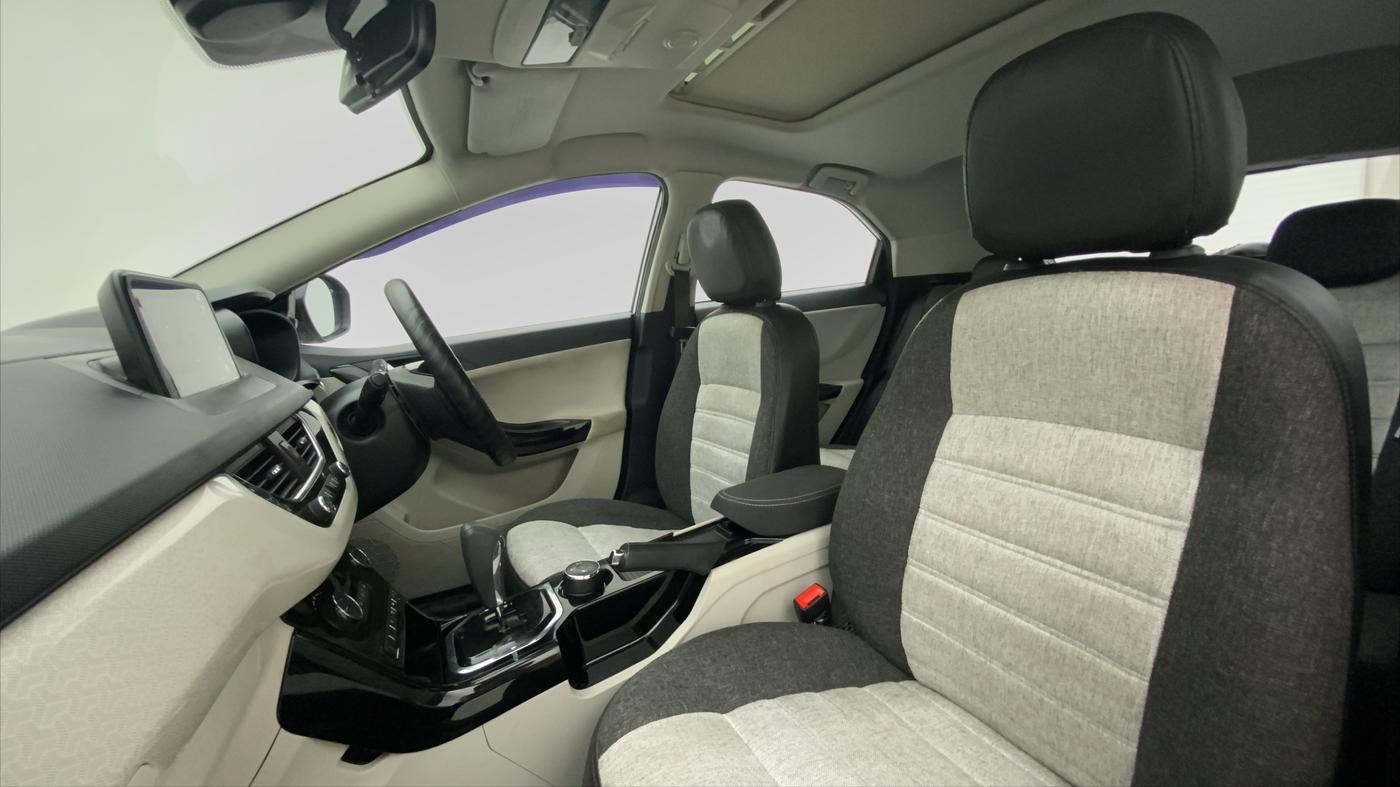 2020 Tata NEXON XZA+ SUNROOF 1.5 RTQ, Diesel, Automatic, 64,461 km, Right Side Front Door Cabin