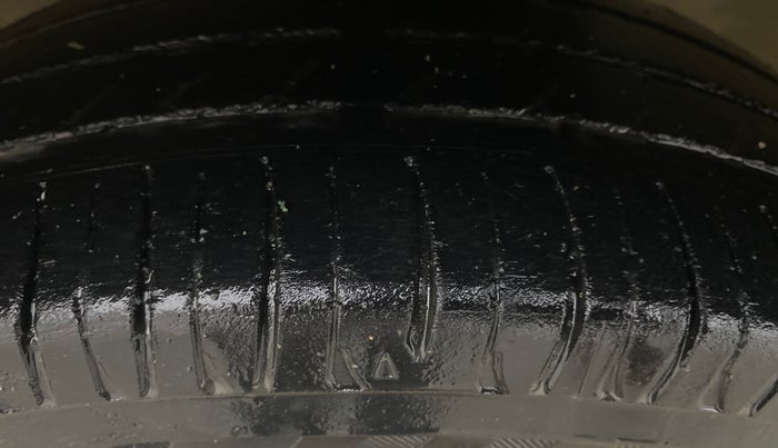 2014 Maruti Alto K10 VXI, Petrol, Manual, 65,495 km, Left Front Tyre Tread