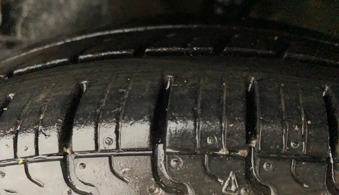 2014 Hyundai Eon D-LITE+, Petrol, Manual, 28,039 km, Left Front Tyre Tread