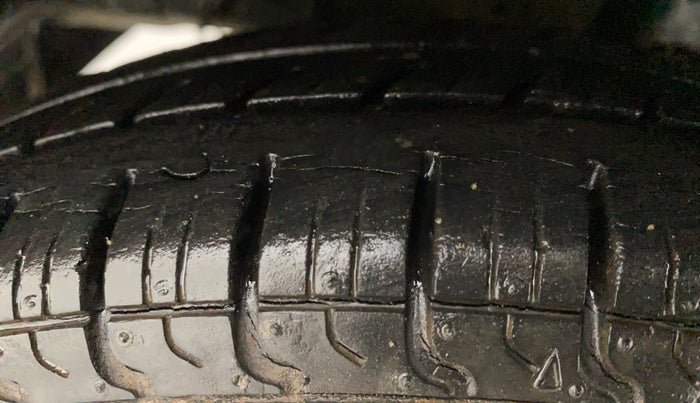 2014 Hyundai Eon D-LITE+, Petrol, Manual, 28,039 km, Right Rear Tyre Tread