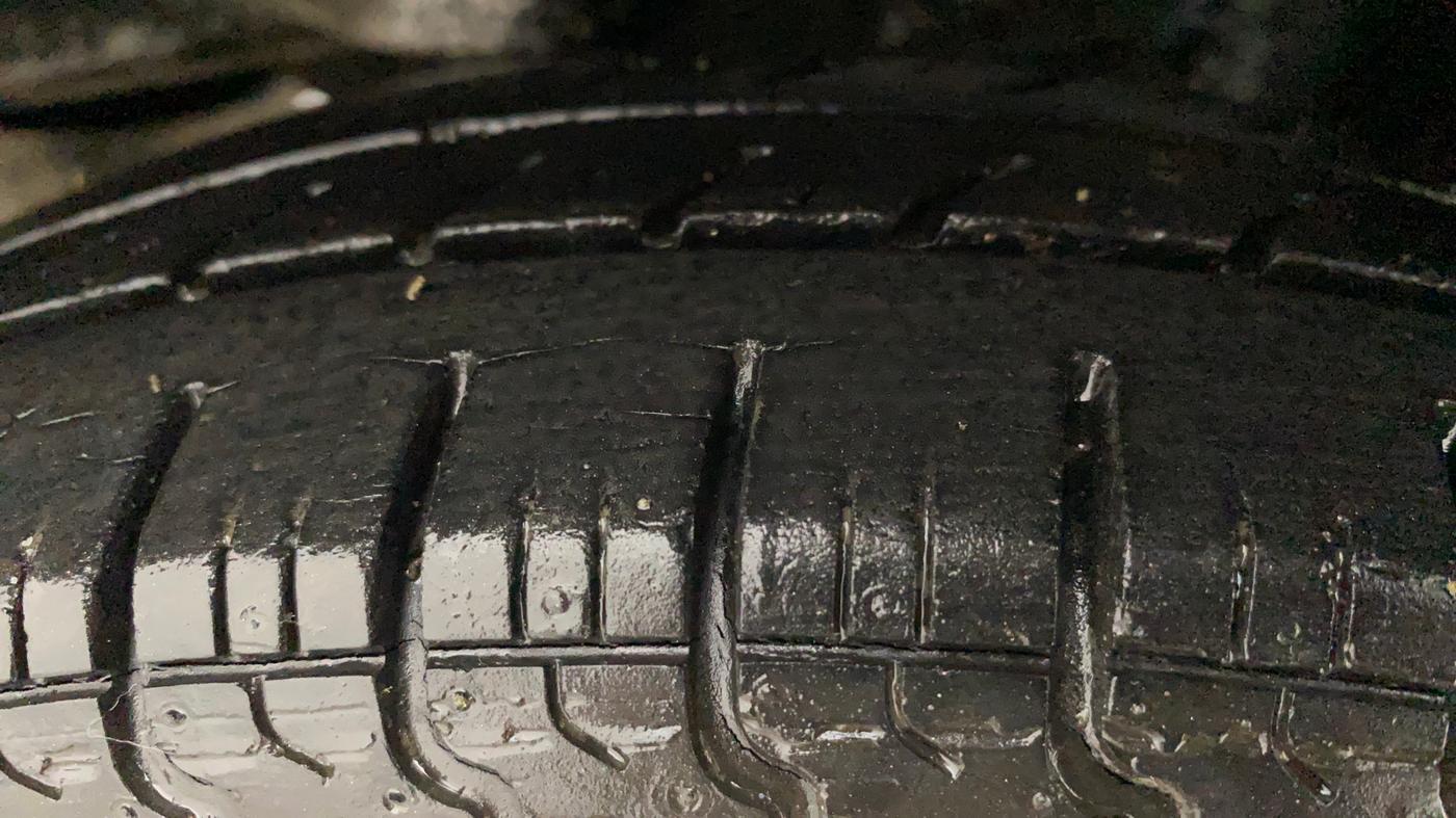 2014 Hyundai Eon D-LITE+, Petrol, Manual, 28,039 km, Left Rear Tyre Tread