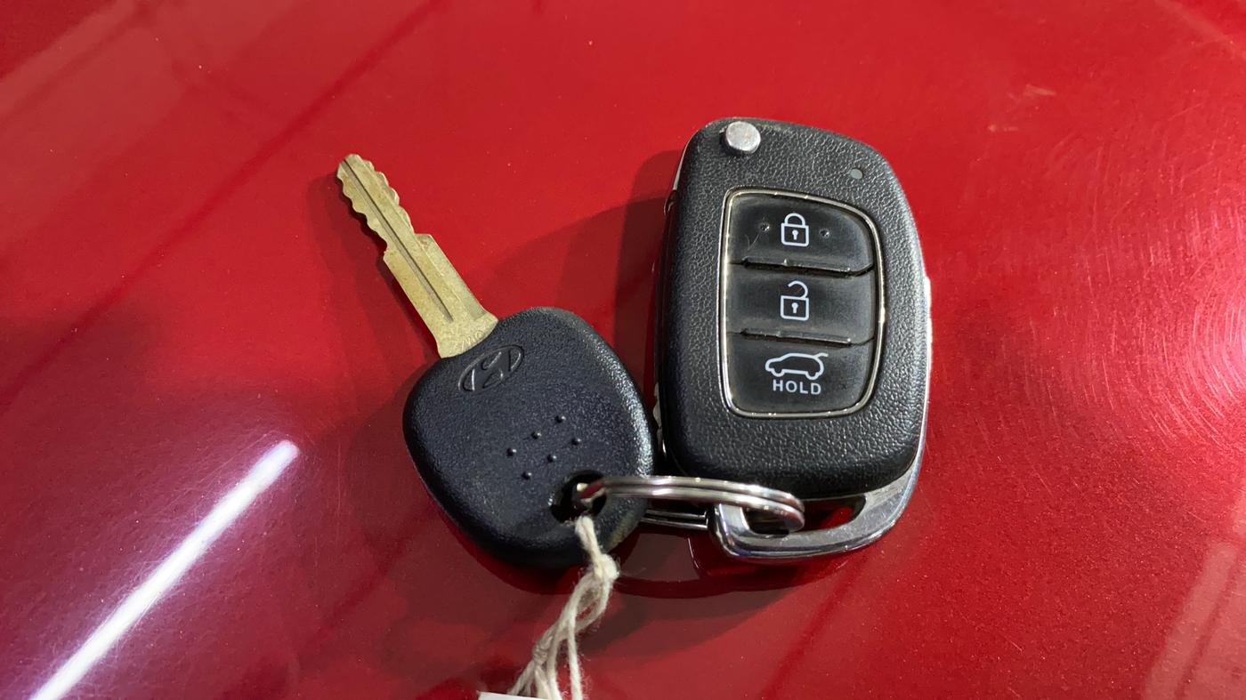 2022 Hyundai VENUE S+ 1.2, Petrol, Manual, 47,883 km, Key Close Up