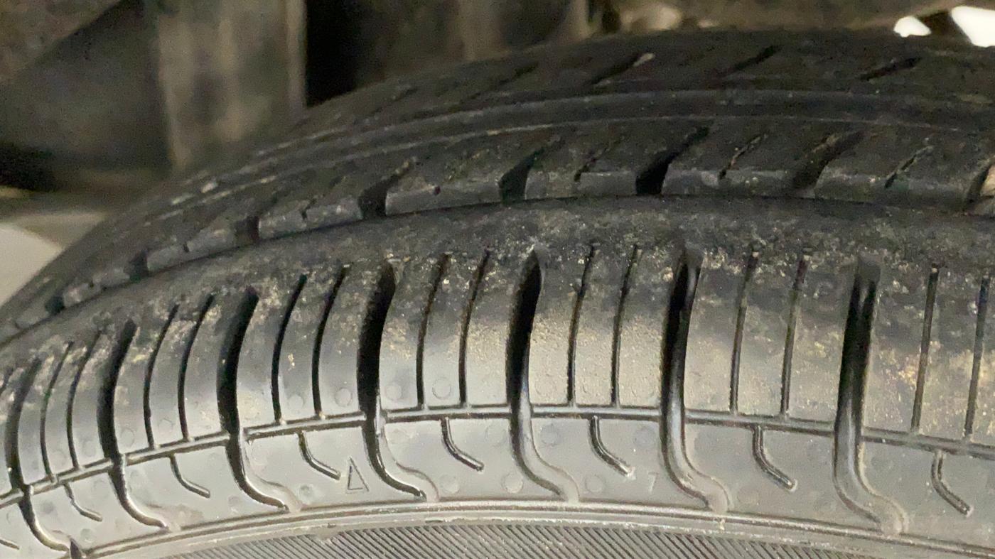 2016 Maruti Alto 800 LXI, Petrol, Manual, 98,542 km, Left Rear Tyre Tread