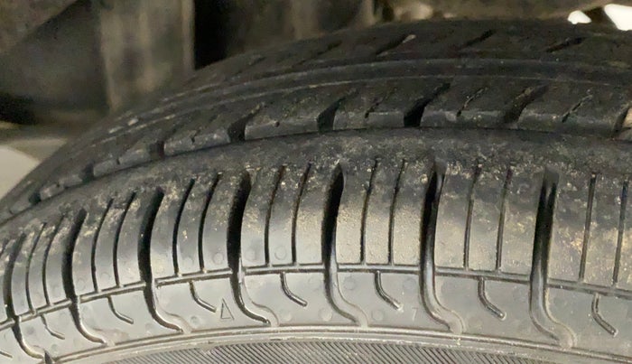 2016 Maruti Alto 800 LXI, Petrol, Manual, 98,542 km, Left Rear Tyre Tread