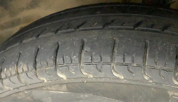 2016 Maruti Alto 800 LXI, Petrol, Manual, 98,542 km, Left Front Tyre Tread
