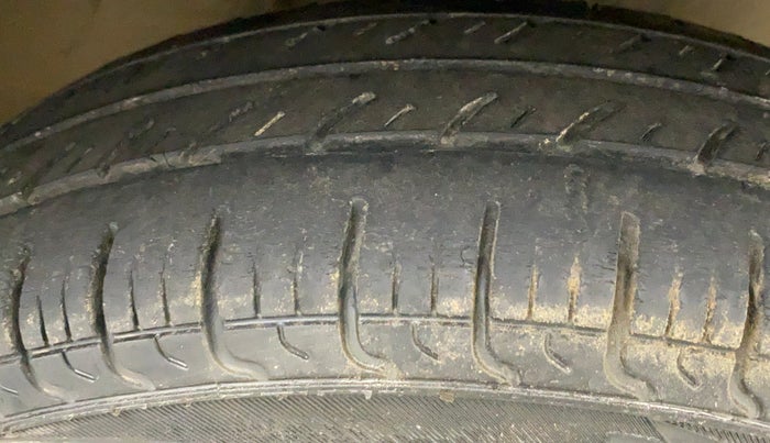 2016 Maruti Alto 800 LXI, Petrol, Manual, 98,542 km, Right Front Tyre Tread