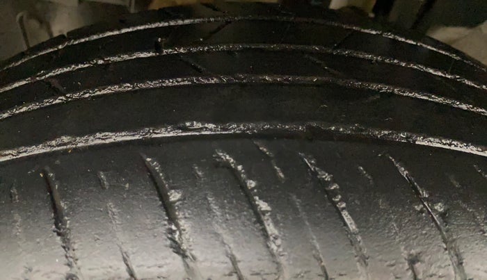 2021 Renault Kiger RXL AMT, Petrol, Automatic, 36,785 km, Left Front Tyre Tread