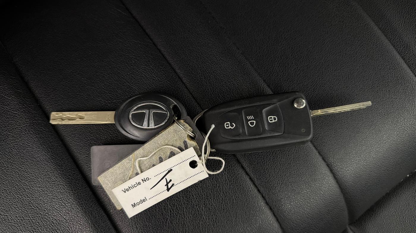 2023 Tata NEXON XM PLUS SUNROOF PETROL, Petrol, Manual, 12,104 km, Key Close Up