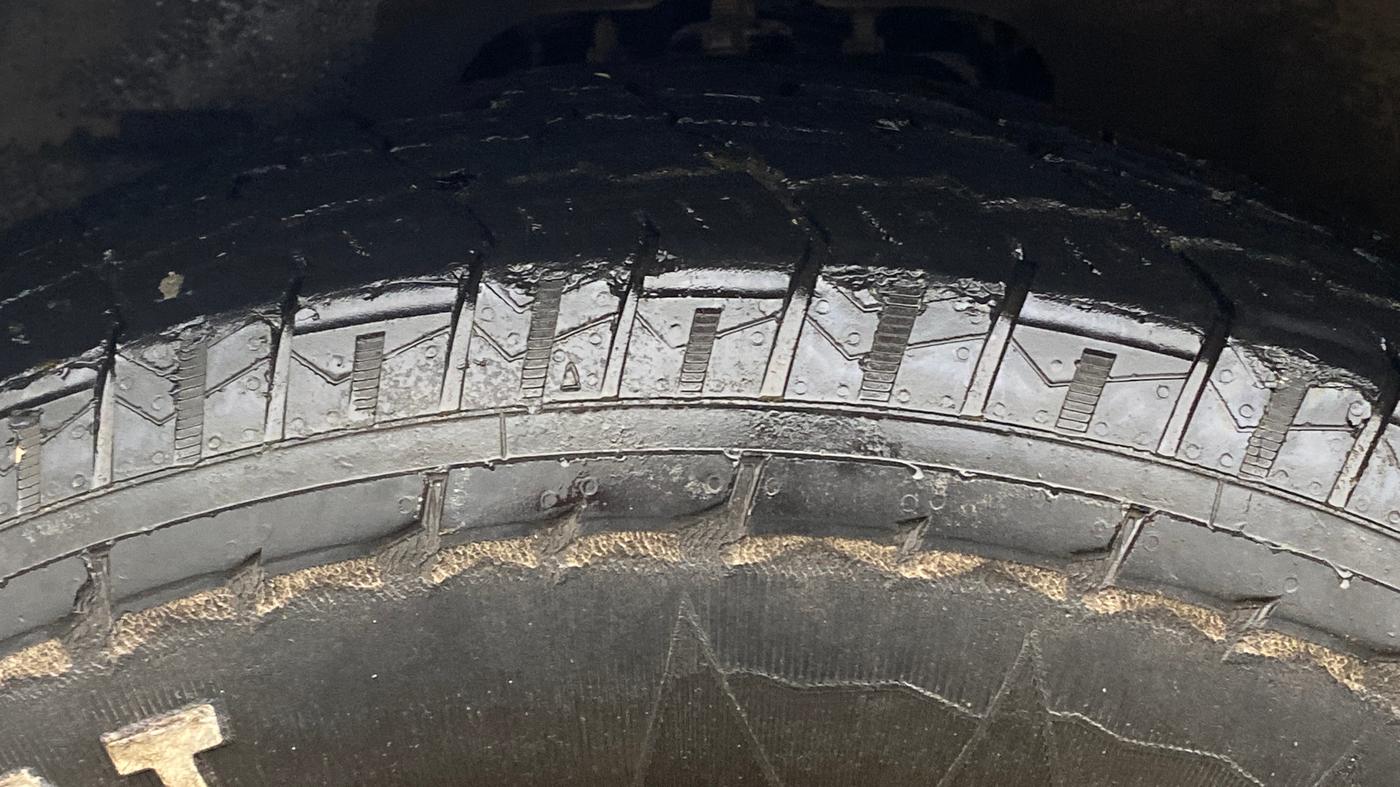 2023 Mahindra Thar LX P 2WD AT HT, Petrol, Automatic, 87,924 km, Left Front Tyre Tread