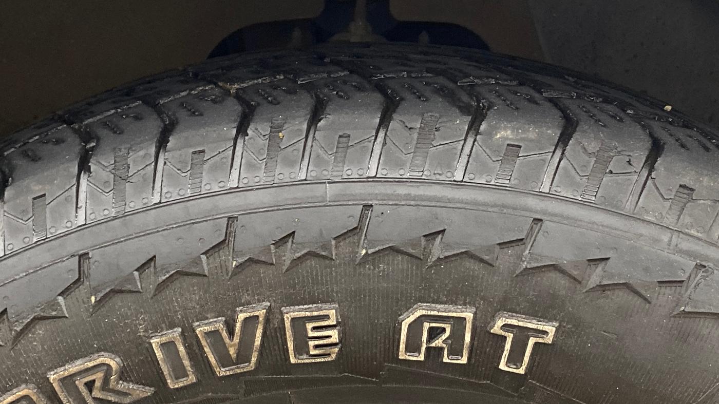2023 Mahindra Thar LX P 2WD AT HT, Petrol, Automatic, 87,924 km, Right Front Tyre Tread