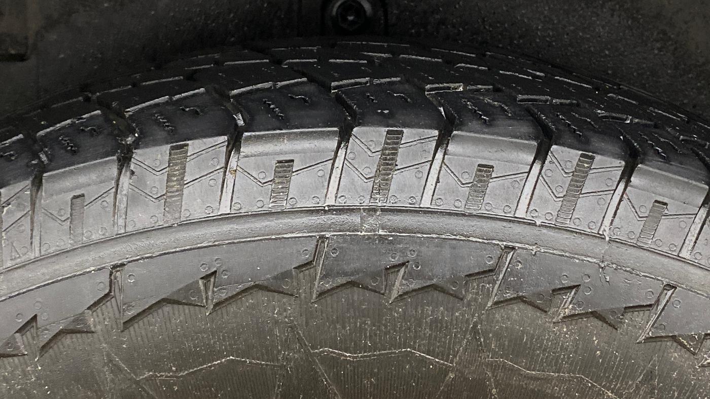 2023 Mahindra Thar LX P 2WD AT HT, Petrol, Automatic, 87,924 km, Left Rear Tyre Tread