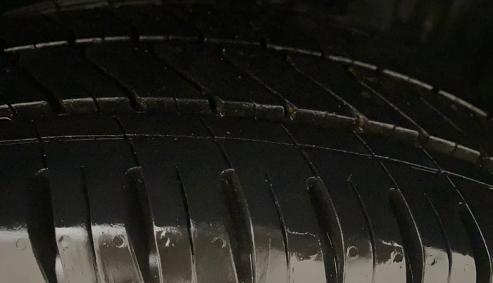 2018 Volkswagen Polo COMFORTLINE 1.2L, Petrol, Manual, 71,463 km, Left Rear Tyre Tread