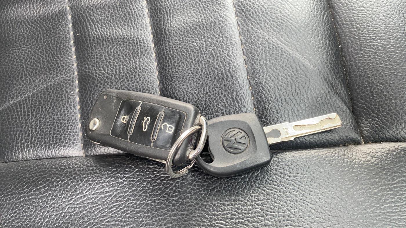 2018 Volkswagen Polo COMFORTLINE 1.2L, Petrol, Manual, 71,539 km, Key Close Up