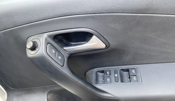 2018 Volkswagen Polo COMFORTLINE 1.2L, Petrol, Manual, 71,463 km, Driver Side Door Panels Control