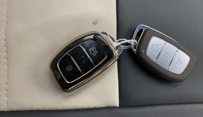 2022 Hyundai AURA SX 1.2, Petrol, Manual, 31,568 km, Key Close Up